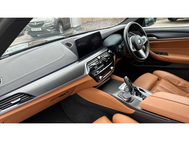 BMW 5 SERIES 530d xDrive MHT M Sport 5dr Auto 