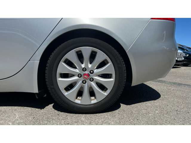 Jaguar XE XE 2.0d Prestige 4dr Auto 