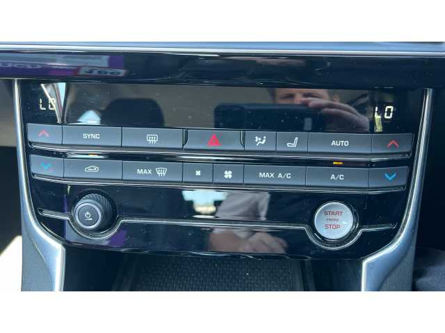 Jaguar XE XE 2.0d Prestige 4dr Auto 