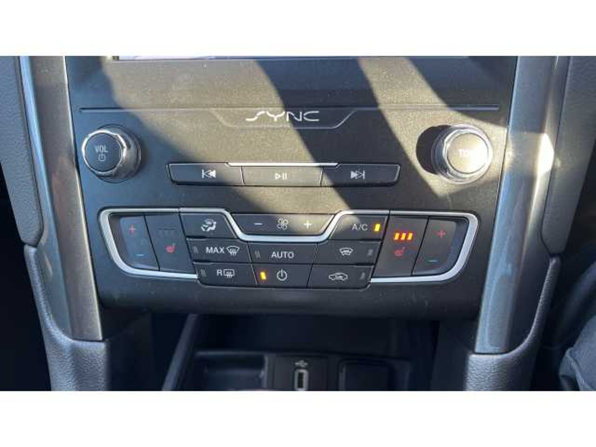 Ford Mondeo MONDEO 2.0 Hybrid Titanium Edition 5dr Auto 