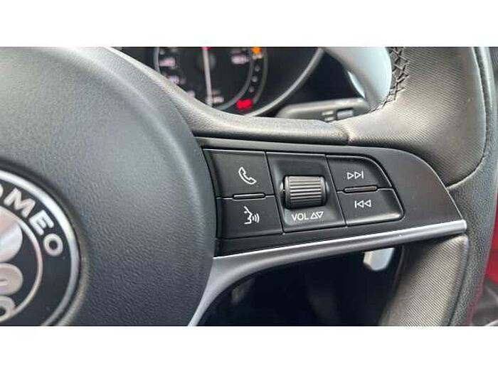 Alfa Romeo Giulia GIULIA 2.0 TB 280 Veloce 4dr Auto 