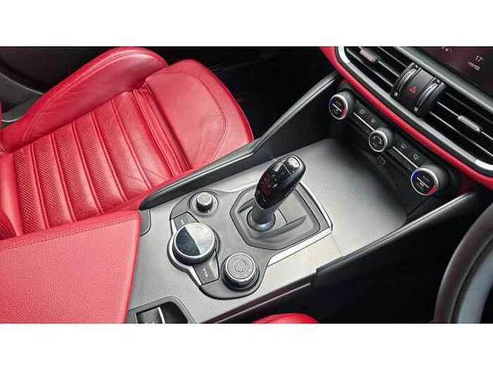 Alfa Romeo Giulia GIULIA 2.0 TB 280 Veloce 4dr Auto 