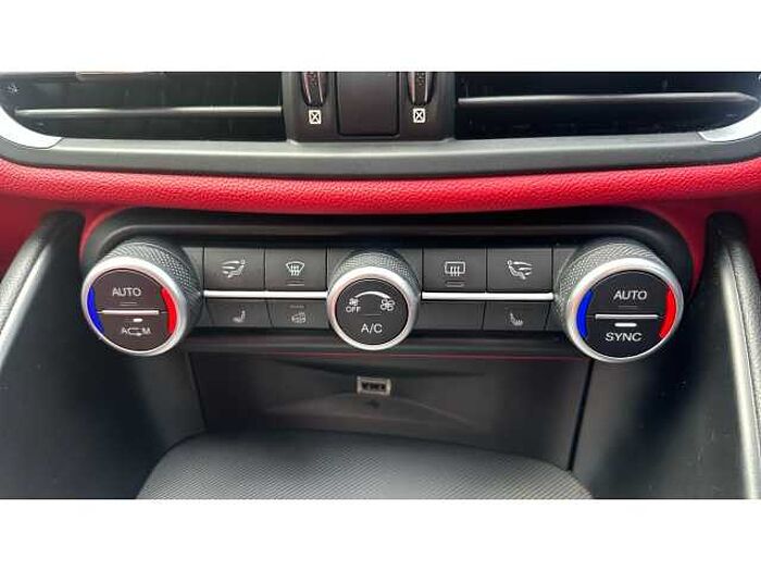 Alfa Romeo Giulia GIULIA 2.0 TB 280 Veloce 4dr Auto 