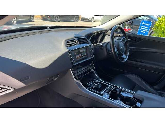 Jaguar XE XE 2.0d Prestige 4dr Auto 
