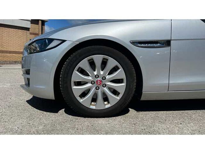 Jaguar XE XE 2.0d Prestige 4dr Auto 