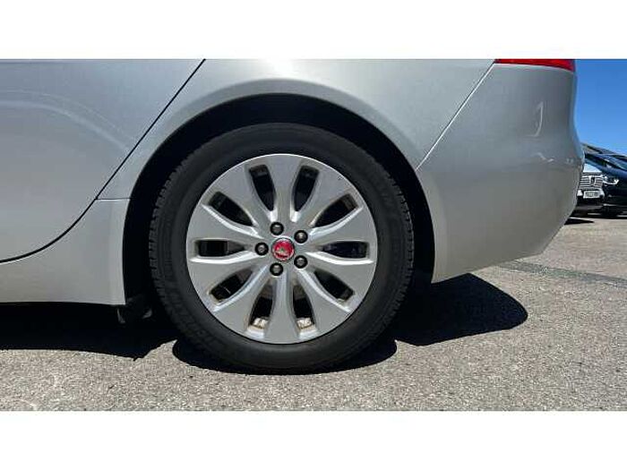 Jaguar XE XE 2.0d Prestige 4dr Auto 