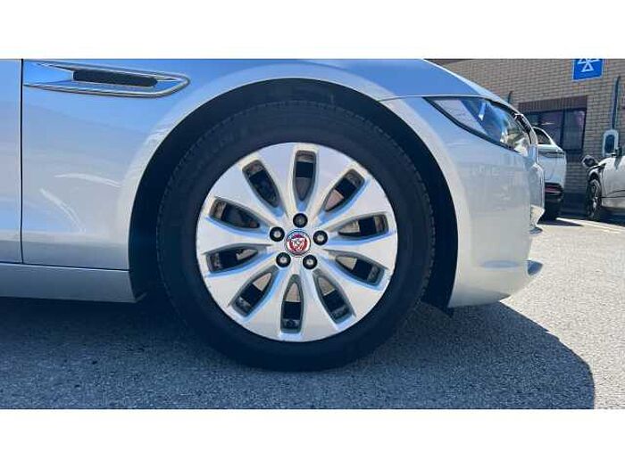 Jaguar XE XE 2.0d Prestige 4dr Auto 
