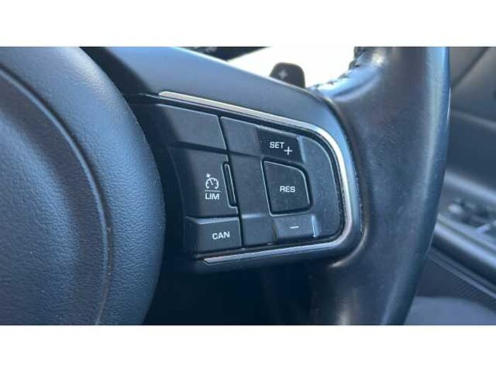 Jaguar XE XE 2.0d Prestige 4dr Auto 