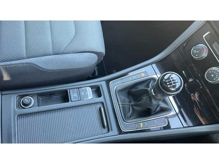 Volkswagen Golf GOLF 2.0 TDI R-Line 5dr 