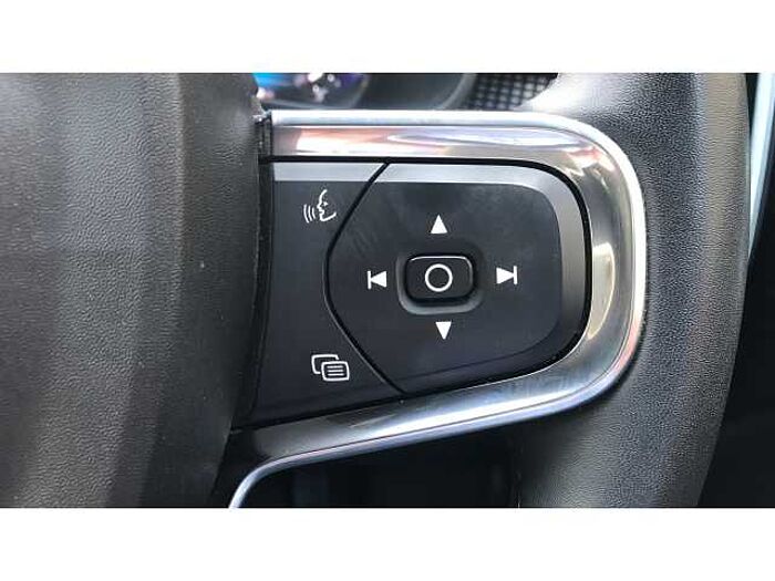 Volvo XC40 XC40 2.0 B4P Plus Dark 5dr AWD Auto 