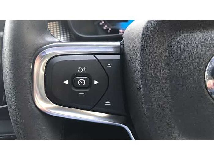 Volvo XC40 XC40 2.0 B4P Plus Dark 5dr AWD Auto 