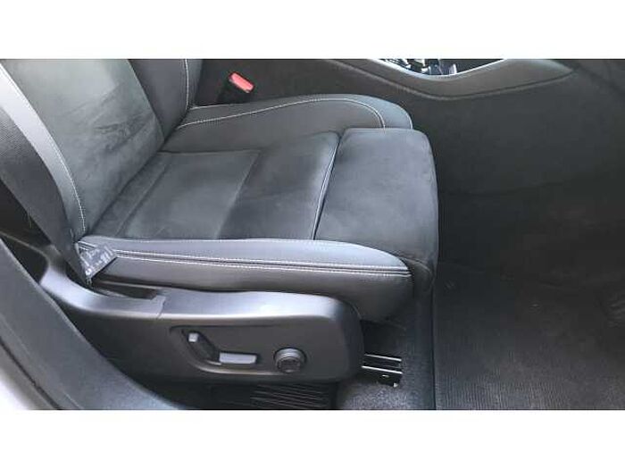 Volvo XC40 XC40 2.0 B4P Plus Dark 5dr AWD Auto 