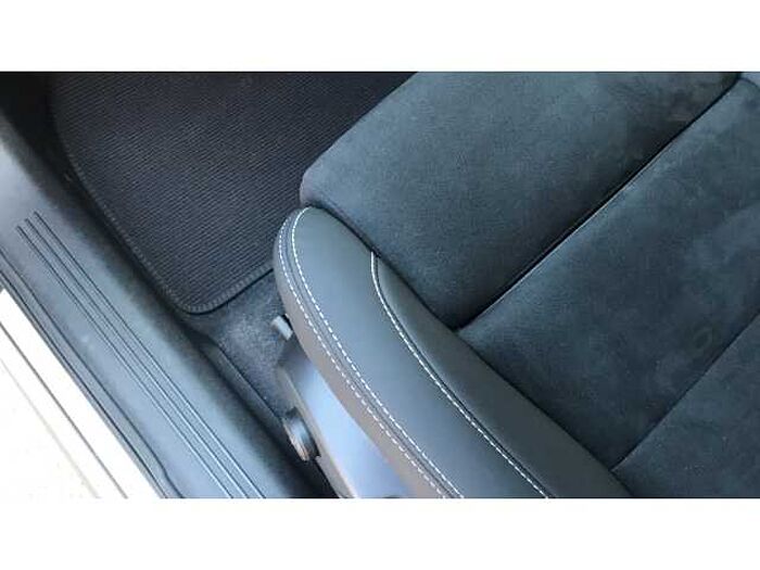 Volvo XC40 XC40 2.0 B4P Plus Dark 5dr AWD Auto 