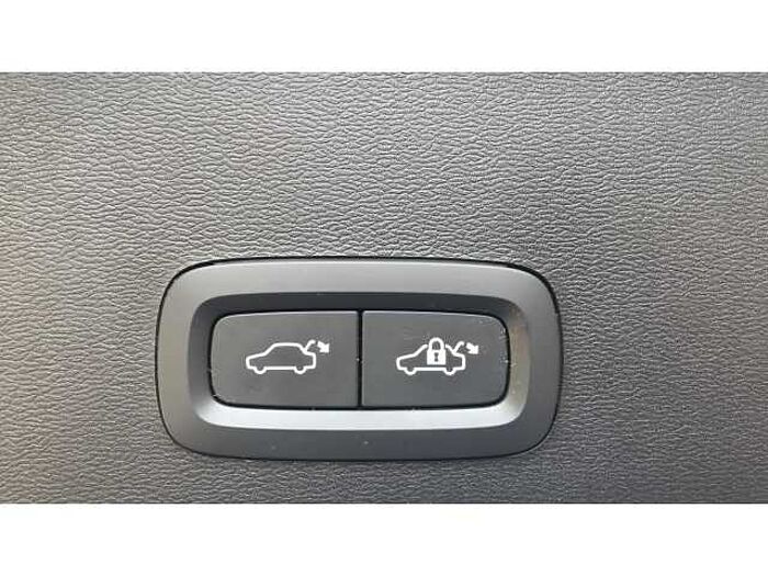 Volvo XC40 XC40 2.0 B4P Plus Dark 5dr AWD Auto 