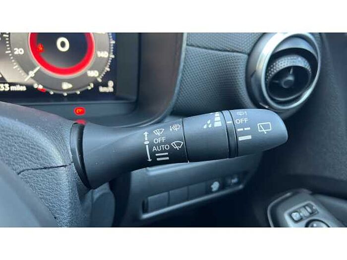 Nissan Juke JUKE 1.0 DiG-T N-Connecta 5dr DCT 
