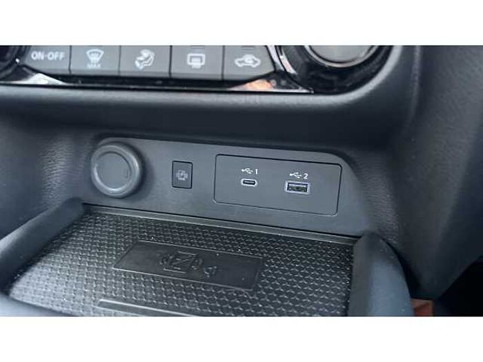 Nissan Juke JUKE 1.0 DiG-T N-Connecta 5dr DCT 