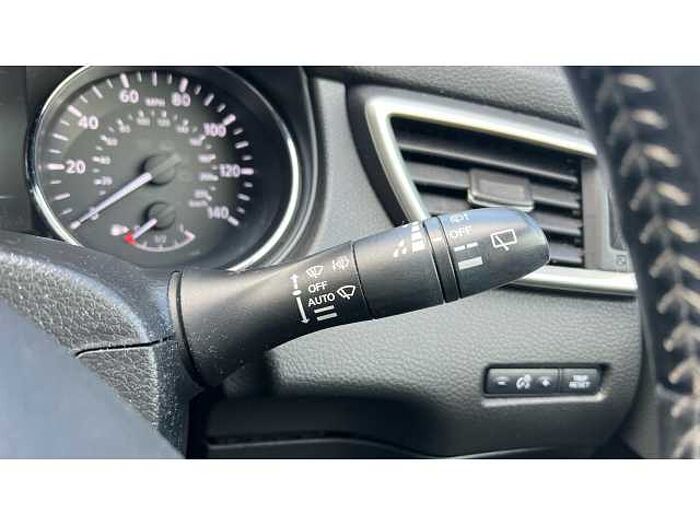 Nissan Qashqai QASHQAI 1.2 DiG-T N-Connecta 5dr Xtronic 