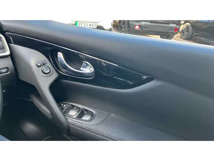 Nissan Qashqai QASHQAI 1.2 DiG-T N-Connecta 5dr Xtronic 