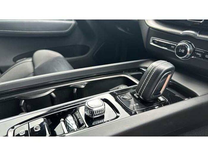 Volvo XC60 XC60 2.0 B4D R DESIGN 5dr AWD Geartronic 