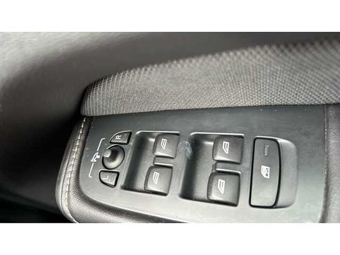 Volvo XC60 XC60 2.0 B4D R DESIGN 5dr AWD Geartronic 